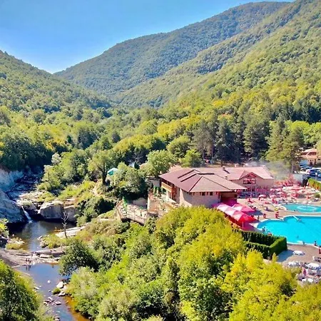 Сasa de vacaciones Къща За Гости”Къпиновски Манастир” *